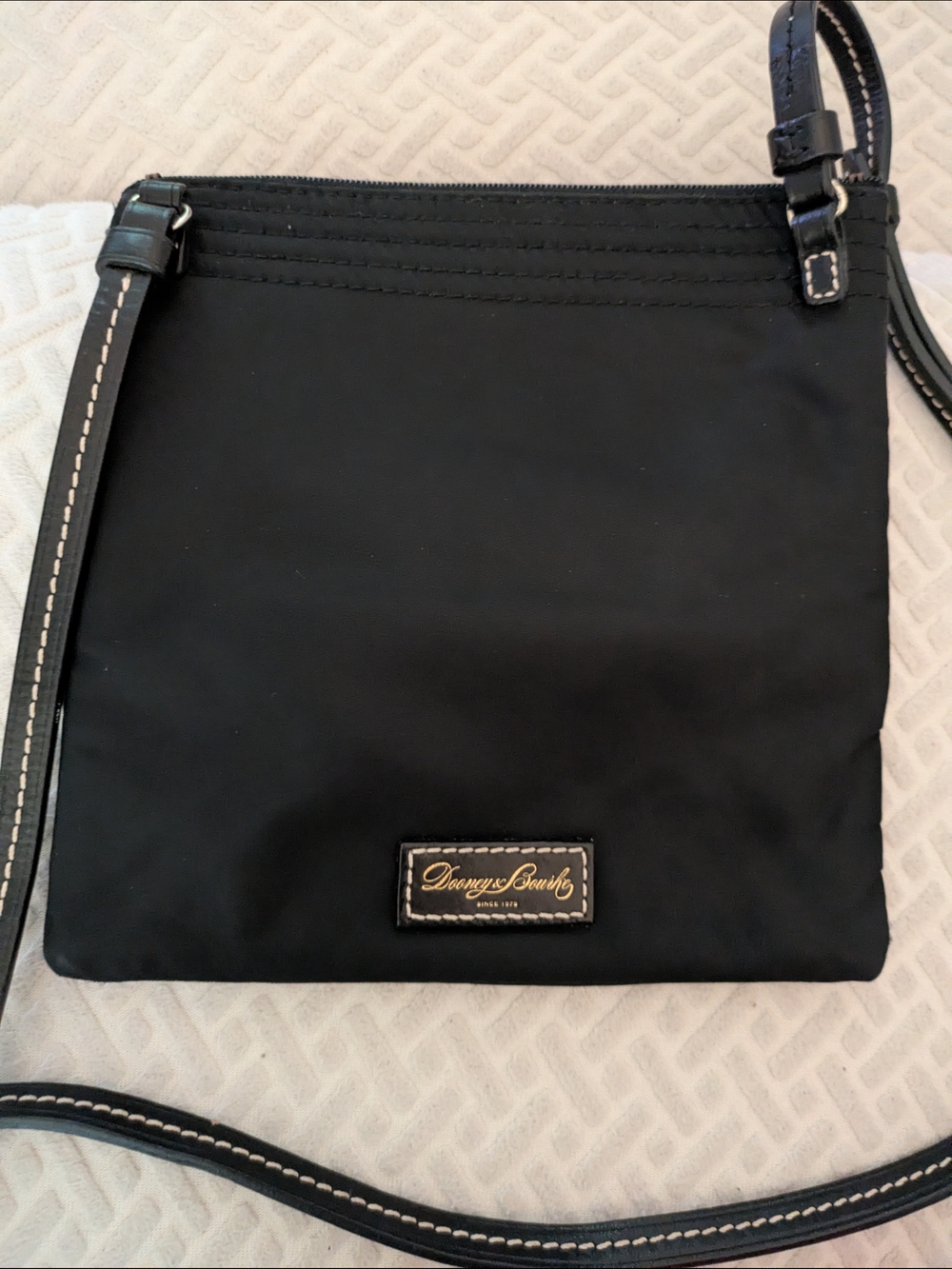 Dooney & Bourke Black Crossbody Bag - Sleek Everyday Carry